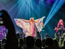 TARSHINE brings the characters of Fleetwood Mac vividly to life.