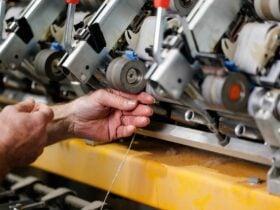 2 hands are setting up a spinner.