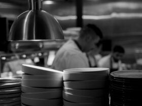 Open kitchen, chefs,