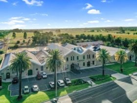 De Bortoli Rutherglen Estate building facade