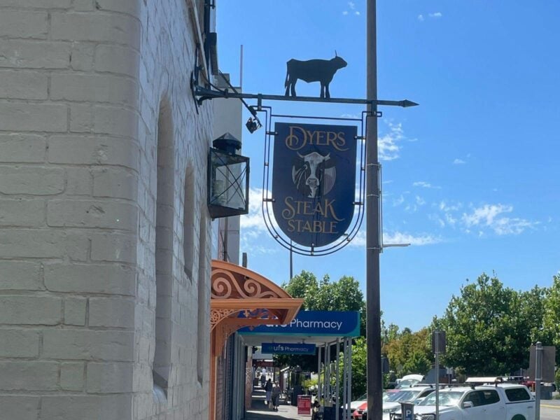 The outside sign of Dyers