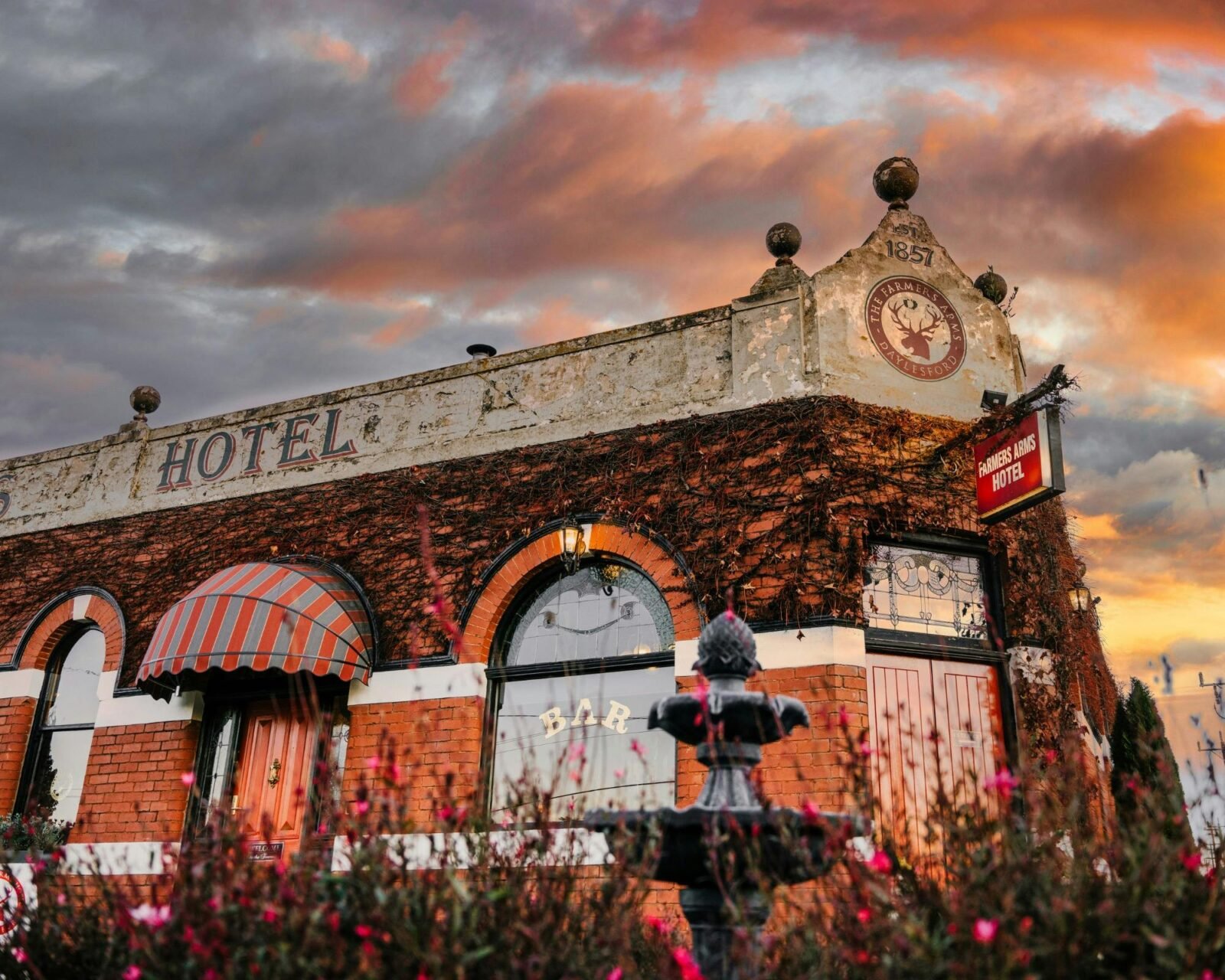 Est. 1957 Farmers Arms Hotel Daylesford