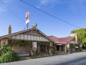 Situated at the foothills of the Grampians, the Great Western Hotel.