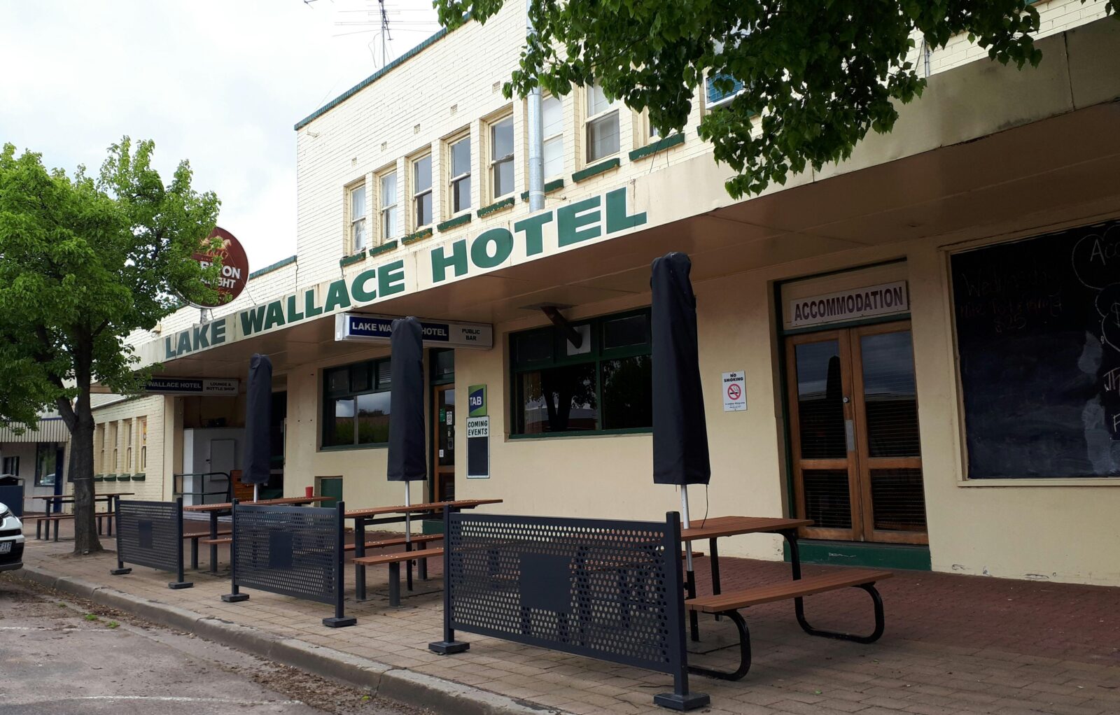 Lake Wallace Hotel