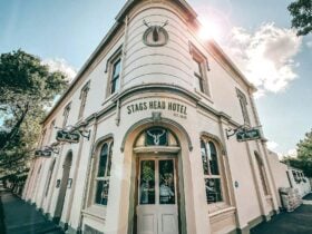 The outside facade of Stag's Head Hotel