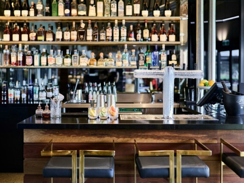 Yes Bar