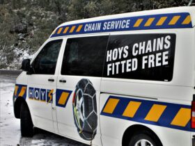 chain van side on