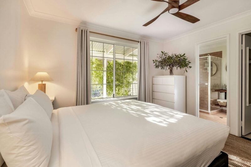 Dunsborough, walk to town, dog friendly, closed garden with barbecue