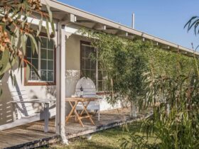 Dunsborough, walk to town, dog friendly, closed garden with barbecue