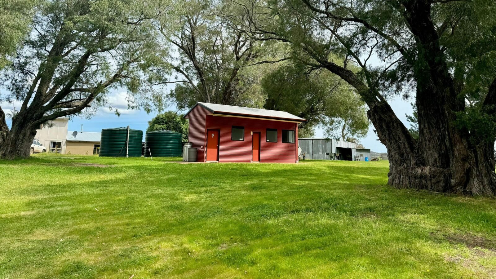 The blocks with en-suite showers are impressively clean and well-maintained. Itâs refreshing to have such tidy facilities, making your stay even more comfortable.