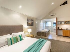 Prideaus Margaret River Upstairs Studio features deluxe twin spa bath