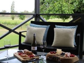 Upper Reach Winery Spa Cottage, Baskerville, Western Australia