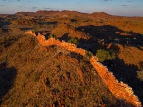 A vein of quarta known as China Wall standing in the Kimberley landscape near Halls Creek