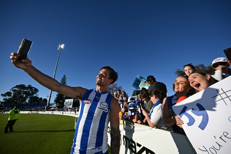 Jy Simpkin takes a selfie with fans